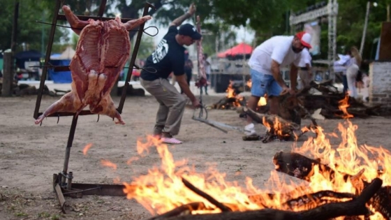 Quimilí prepara una fiesta gastronómica con 25 asadores para celebrar el cabrito y la empanada frita