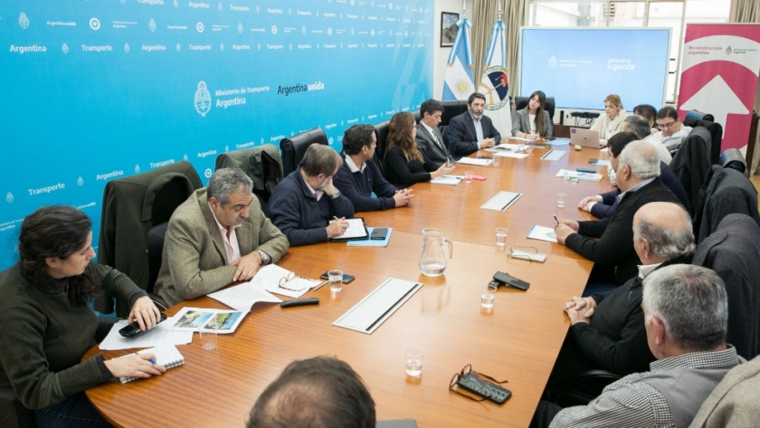 Con el Ministerio de Transporte de mediador, los transportistas y dadores de carga acordaron un aumento en la tarifa de referencia