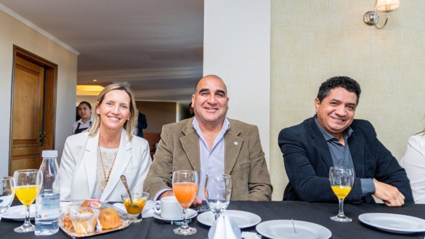 El Gobierno de la provincia brindó un homenaje a maestras y maestros bicontinentales en su día