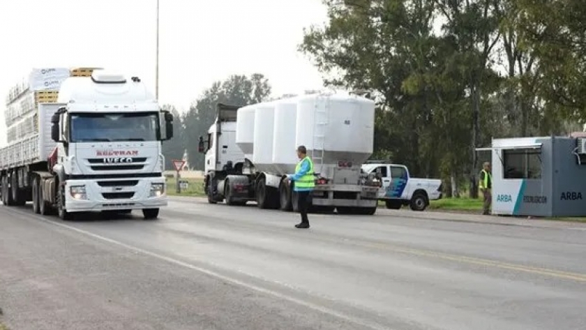 Kicillof endurece los controles en plena cosecha y aseguran que el foco siempre se pone en el campo: “El Estado es el principal evasor”