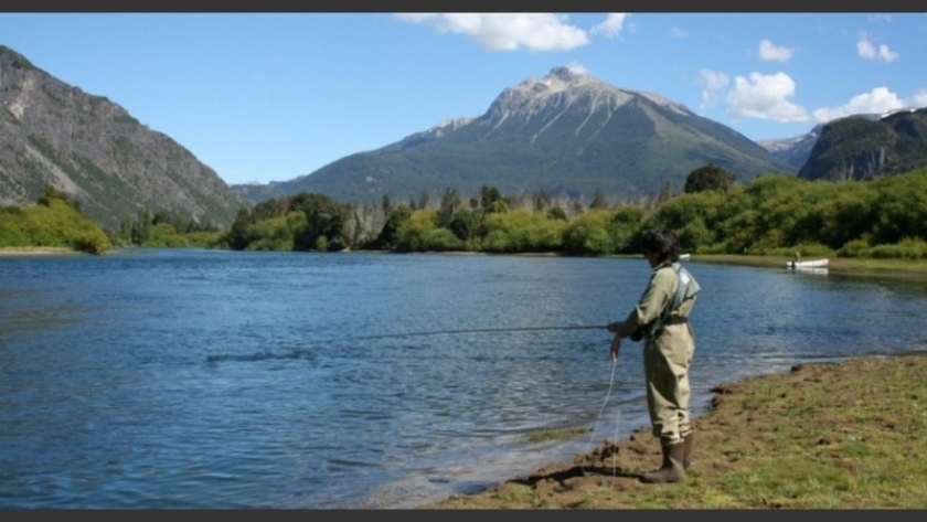 Una ciudad del sur extendió su temporada de pesca deportiva