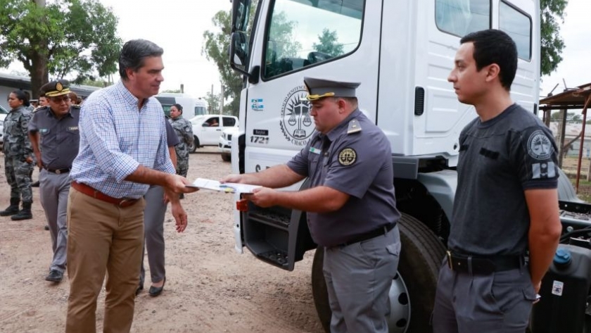 Capitanich inauguró el sistema de videovigilancia de la alcaidía de resistencia y entregó vehículos