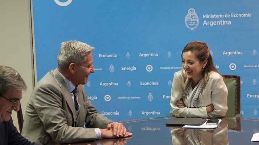 Arcioni repasó obras con la secretaria de Energía de la Nación, Flavia Royón
