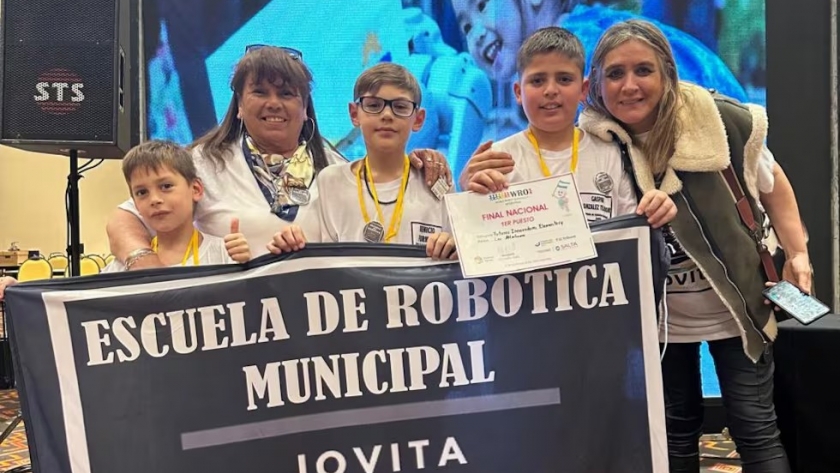 Estudiantes de Jovita ganan competencia robótica y van a Turquía con un sistema innovador para el tambo