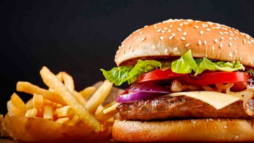 Empresa familiar de hamburguesas recibe créditos para mejorar su producción