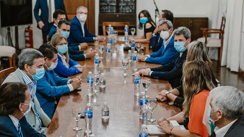 El Gobernador presidió la primera reunión de Gabinete del 2021