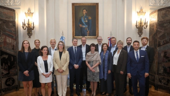 Encuentro diplomático entre funcionarios de la Cancillería argentina y embajadores noruegos fortalece lazos internacionales