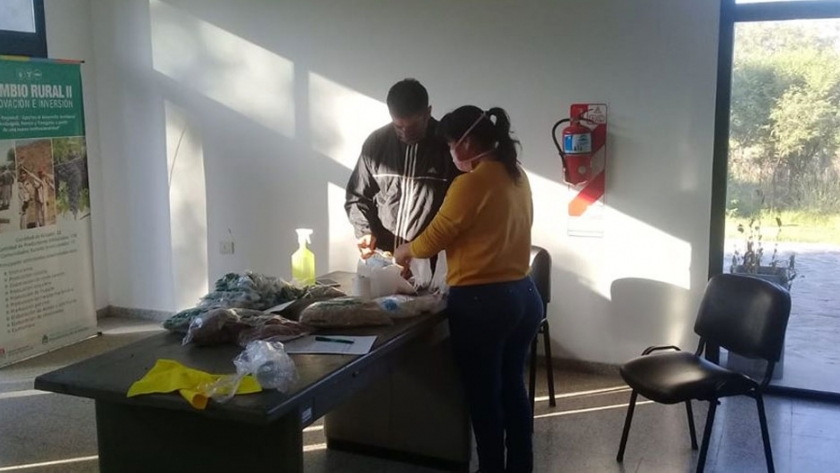 El INTA Andalgalá por medio del PROHUERTA entrega semillas hortícolas