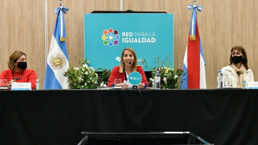 Stratta presentó una Red multipartidaria de legisladoras para la igualdad con más de 200 participantes
