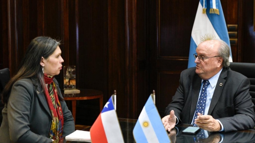 Mendiguren avanza con la Embajadora de Chile en una estrategia para la integración productiva regional