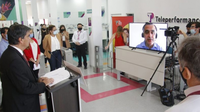 El gobernador asistió al ingreso de nuevos empleos jóvenes en el call center teleperformance
