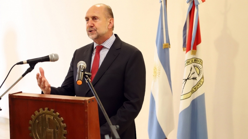 Perotti presentó "Santa Fe de pie", un programa para impulsar la recuperación económica, productiva e industrial de la Provincia