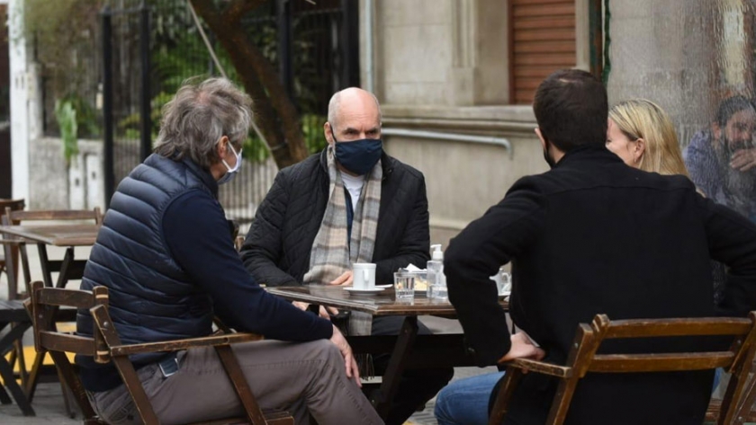 Horacio Rodríguez Larreta recorrió los nuevos espacios al aire libre para los Bares Notables