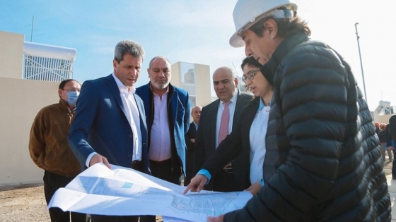 El gobernador y Juan Manzur recorrieron las obras de barrios en construcción en Rivadavia