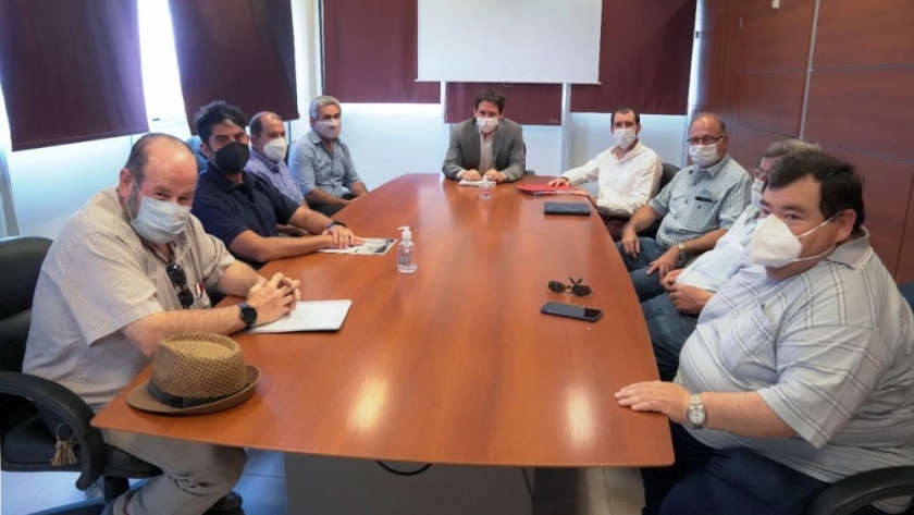 El ministro de Producción tuvo su primer encuentro con la Federación de Viñateros