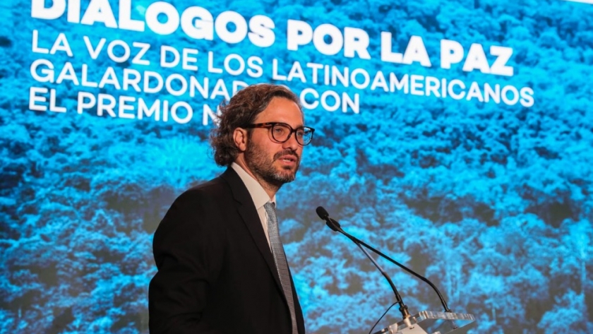 El canciller Cafiero participó de los Diálogos por la Paz junto a tres Premios Nobel latinoamericanos