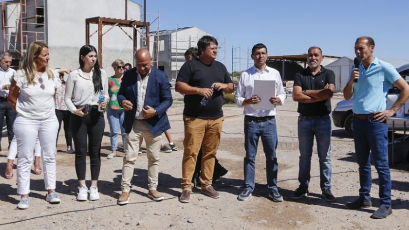 Recorrieron la obra de electrificación para 100 viviendas en las 127 Hectáreas