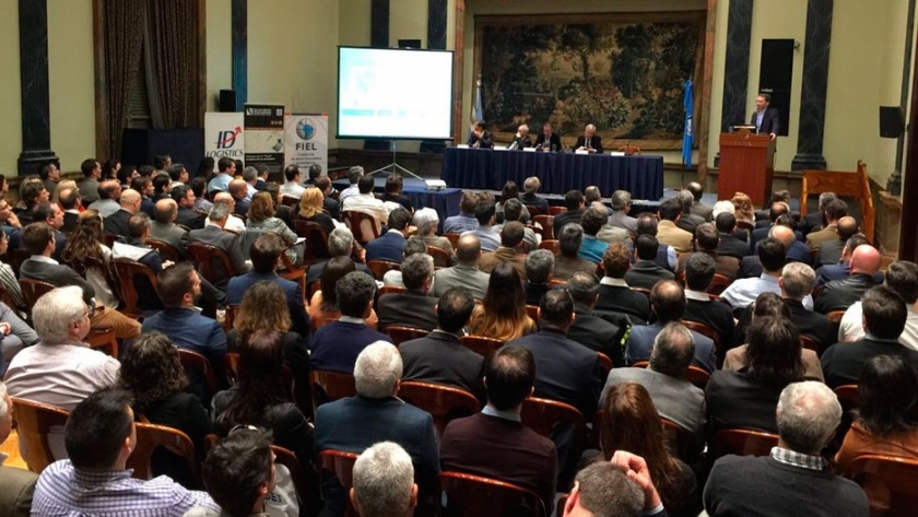La discusión sobre la deuda con el FMI en el marco de la Conferencia Anual de FIEL
