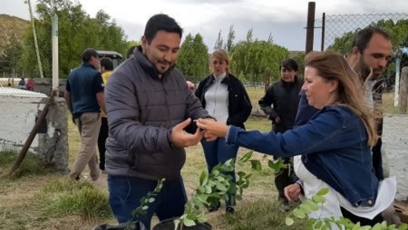 Autoridades de Educación recorrieron la Expo “Los Antiguos Produce 2022”