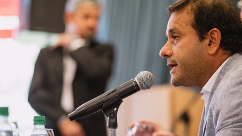 "Debemos ser ordenados y trabajar sobre pautas cumplibles", indicó el Gobernador a los intendentes