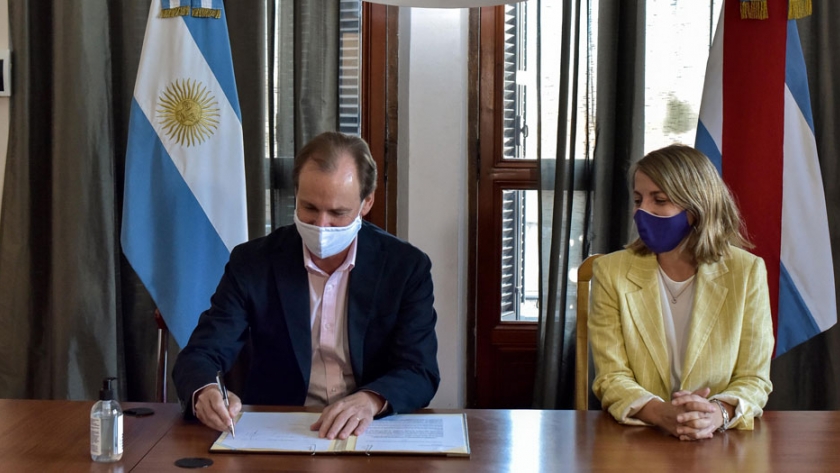 Bordet promulgó la Ley de Paridad Integral