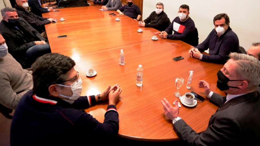 Arcioni encabezó una reunión con los representantes de las 4 cámaras pesqueras de la provincia