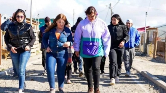 La ministra Castillo junto a Fernanda Miño, recorrieron obras en barrios populares de Ushuaia y Río Grande