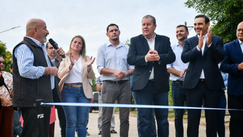 Con la habilitación de cuadras de pavimento e iluminación y un tinglado en el Aeroclub, Valdés cerró su visita a Alvear