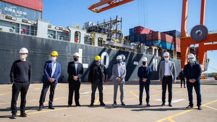 Kicillof recibió al primer buque que realiza un servicio de importación y exportación desde el puerto de La Plata hacia China