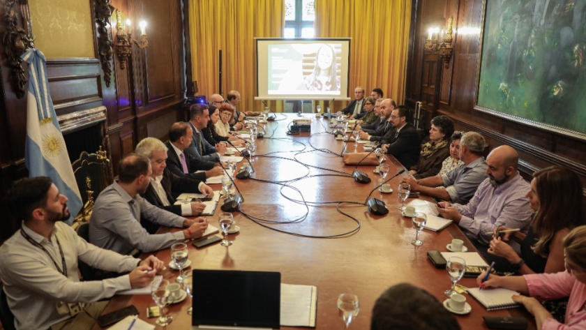 Integración y conectividad fronteriza: Reunión con representantes del Banco de Desarrollo de América Latina y el Caribe (CAF) por proyectos conjuntos con Paraguay