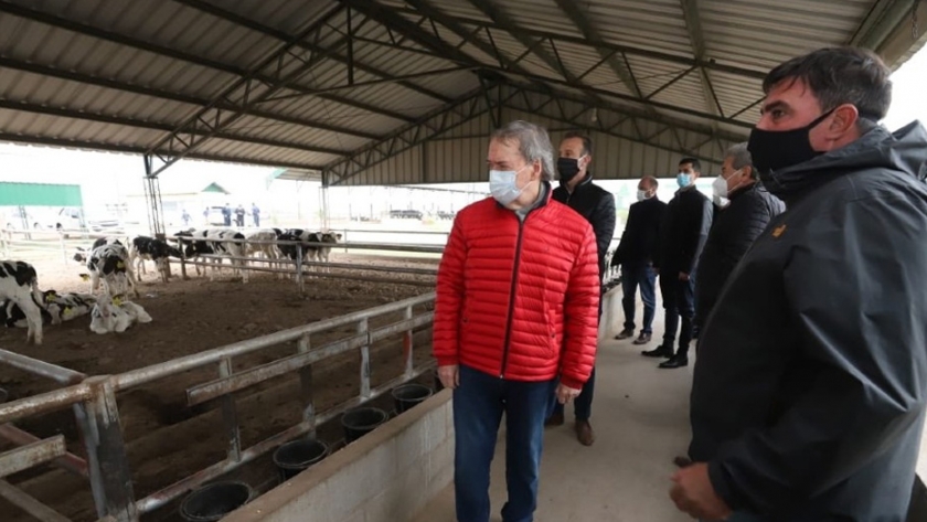 En Oliva, Schiaretti recorrió el tambo Doña Luisa
