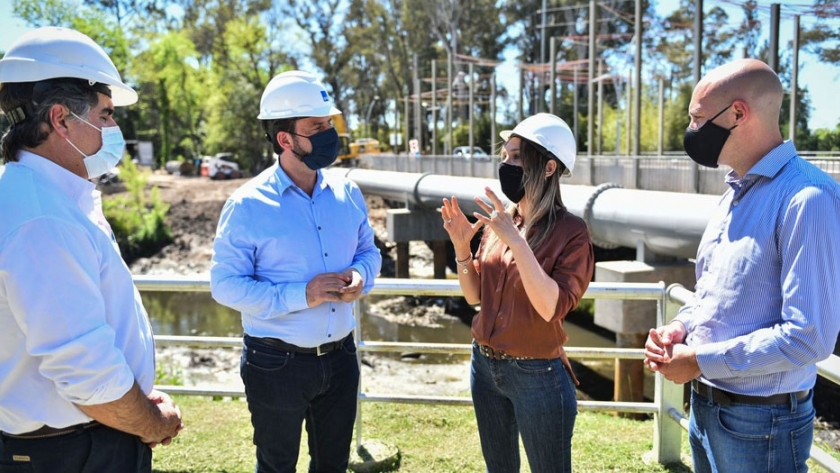 Malena Galmarini y Ariel Sujarchuk recorrieron un acueducto que beneficiará a 490.000 vecinos de Escobar
