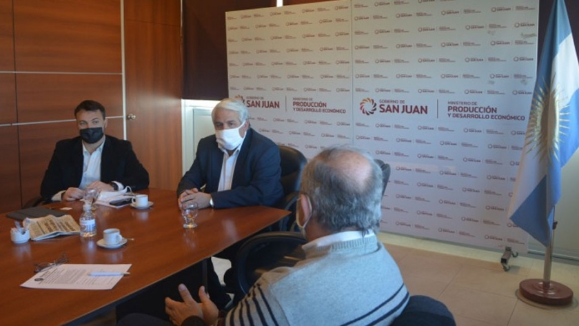 Se llevó a cabo una reunión con representantes de vinotecas locales