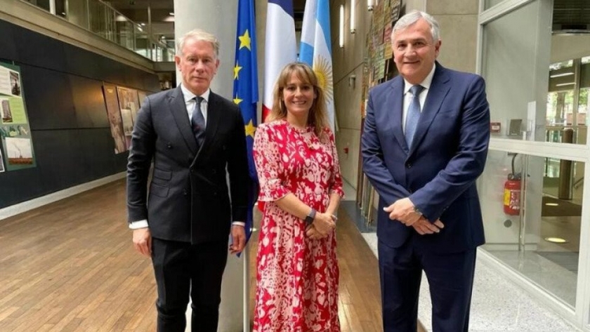 Morales gestiona en Francia financiamiento para la planta termosolar y la generación distribuida de energía renovable