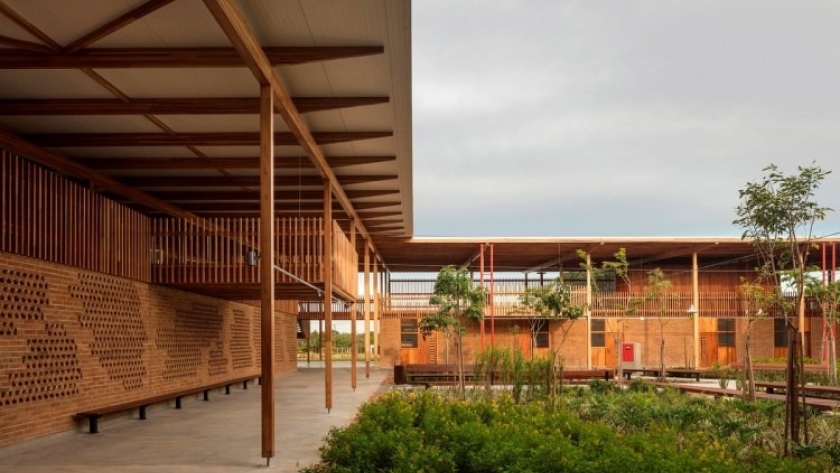 Soluciones sostenibles: aulas y ambientes escolares construidos de madera en una semana