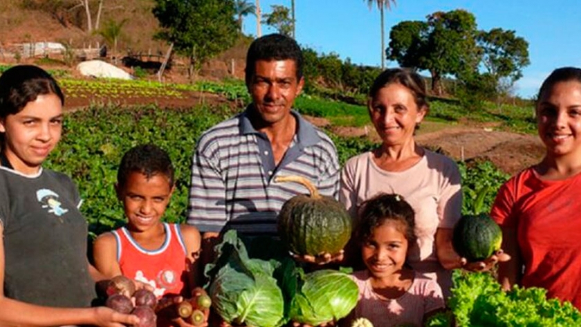 Presentan proyecto para que agricultores y sus familias concluyan los niveles primarios y secundarios