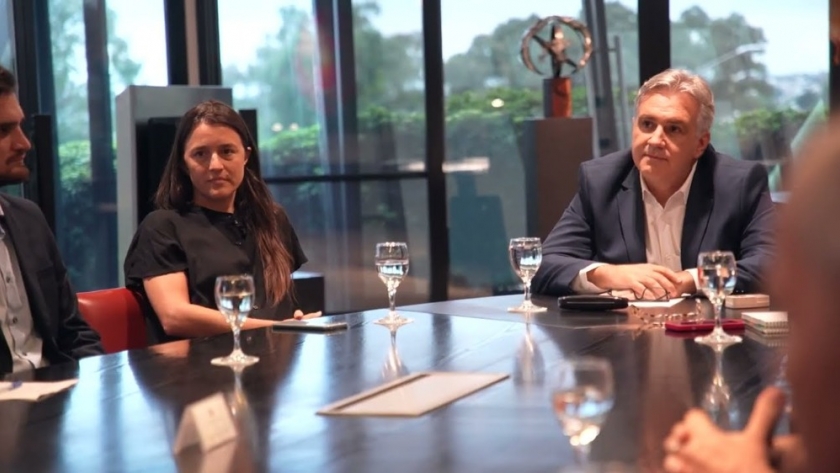 Llaryora recibió a la Comisión de la Memoria