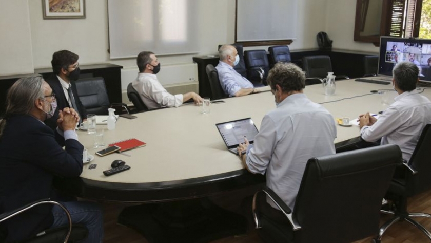 Basterra encabezó la segunda reunión con la mesa intersectorial del maíz