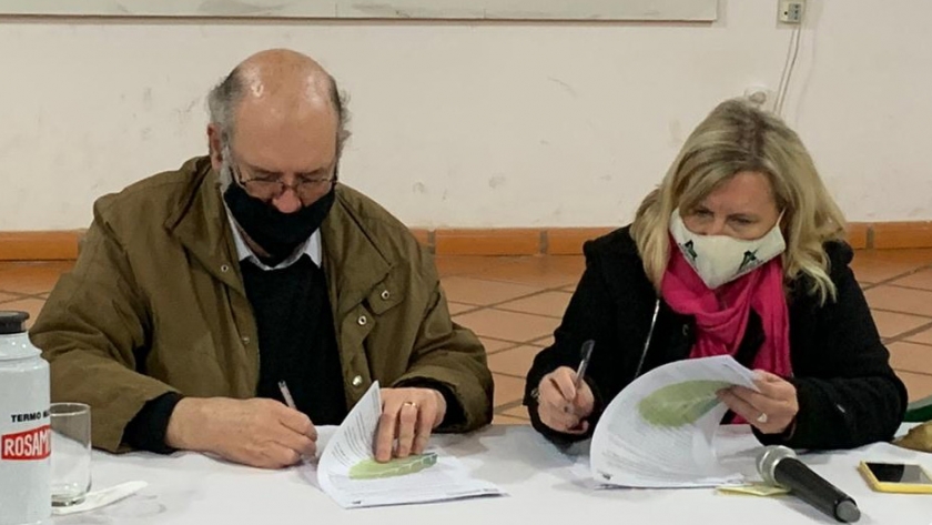 Apóstoles e industria firmaron acuerdo para mejorar del sector olero