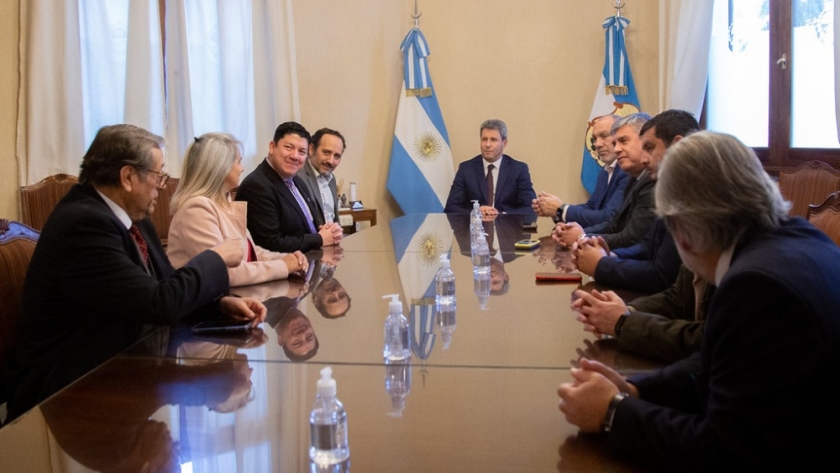 Con Agua Negra y la integración como ejes, Uñac se reunió con funcionarios chilenos