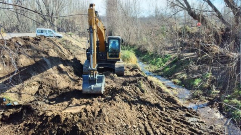 Hidráulica realizó trabajos de limpieza en el colector Frías y el arroyo El Salto