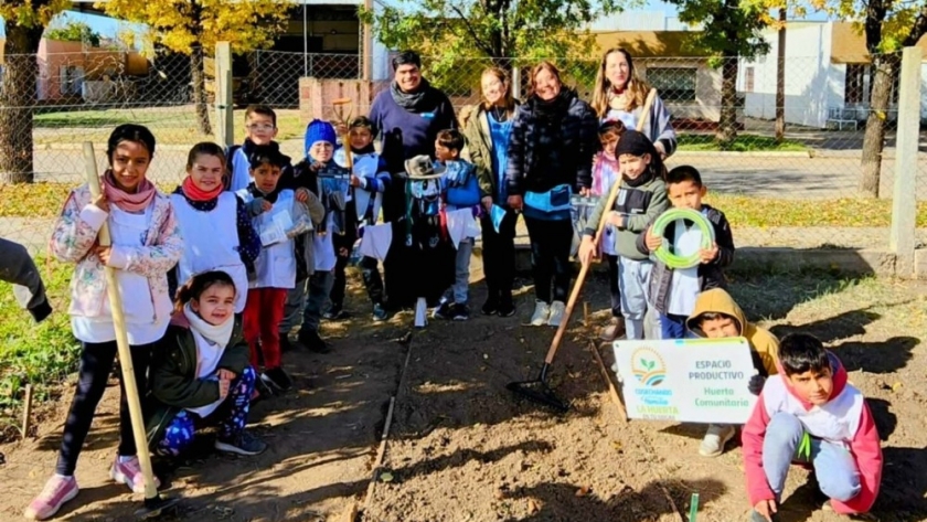 39 escuelas de la provincia recibieron kits de herramientas y semillas de estación