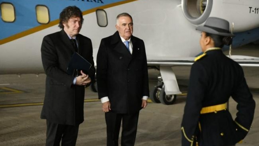 El gobernador Jaldo recibió al presidente en el Aeropuerto tucumano