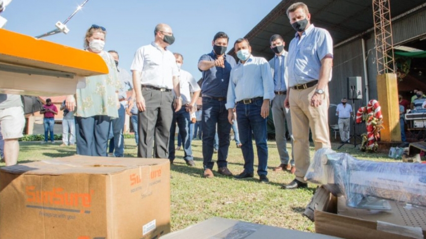 El gobernador entregó subsidios, herramientas y maquinarias en Alem