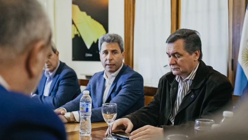 El gobernador mantuvo una reunión con el Gabinete provincial