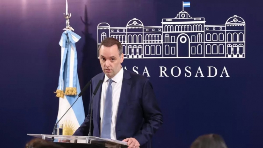 “El empleo militante no va a existir más”, advirtió el vocero presidencial al hablar sobre los recortes en la planta estatal