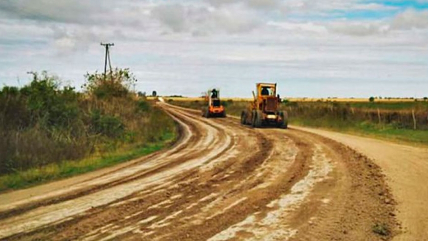Pavimentación y enripiado de caminos rurales: 40 proyectos se han ejecutado, están en realización o licitados
