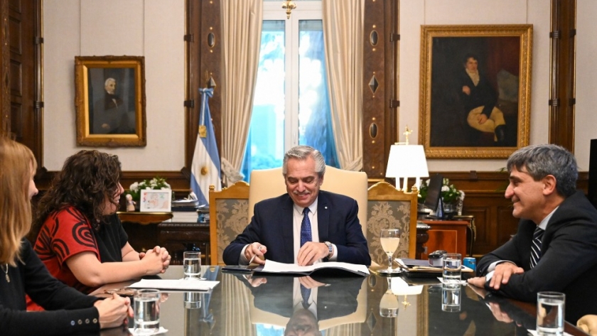 El presidente firmó el decreto reglamentario de la Ley de Prevención y Control de la Resistencia a los Antimicrobianos