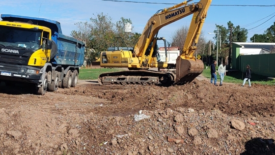 Avanza la segunda etapa de pavimentación en Avenida Diego Trillo con inversión íntegramente municipal