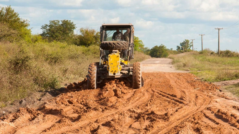 Vialidad ejecuta tareas de conservación sobre caminos rurales del departamento Concordia